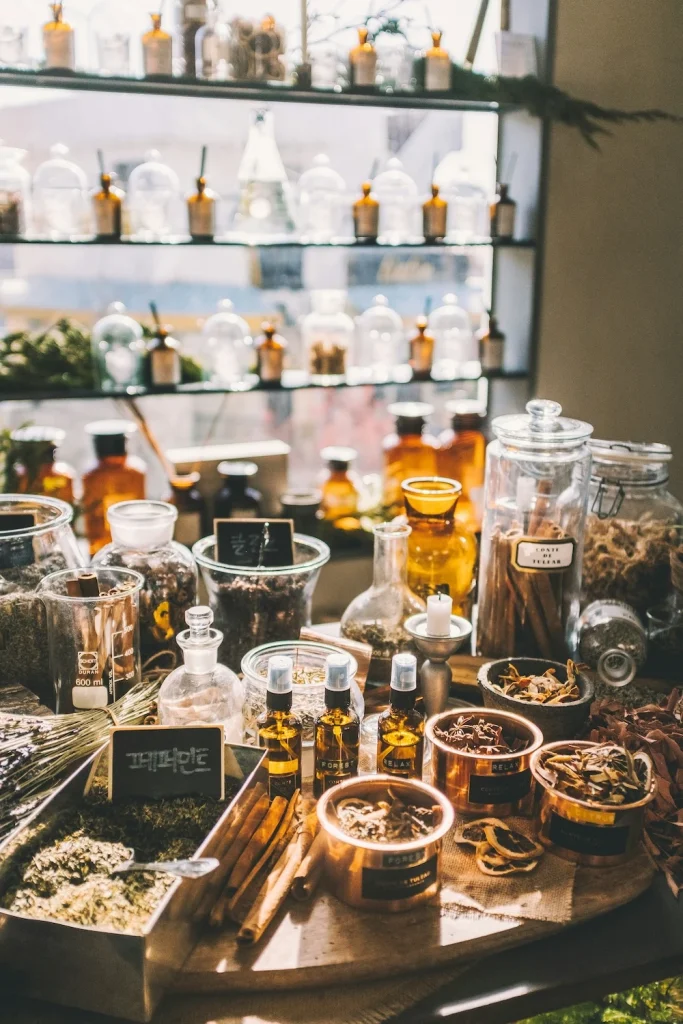 une trousse à pharmacie naturelle